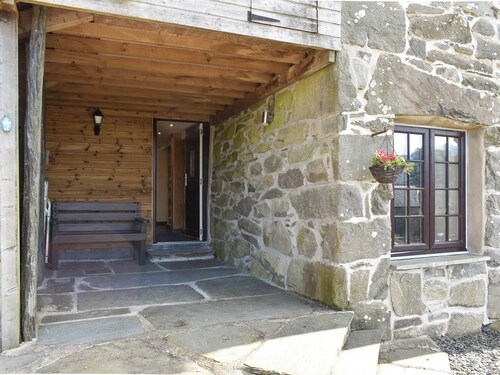 2 bedroom accommodation in Cwm Cyfnal