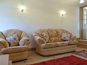Living area - 2 bedroom accommodation in Cwm Cyfnal (Cwm Cyfnal)