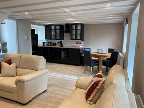 Living area - 3 bedroom accommodation in Llaniestyn (Llaniestyn)