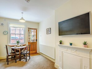Dining - 1 bedroom accommodation in Lincoln (Lincoln)