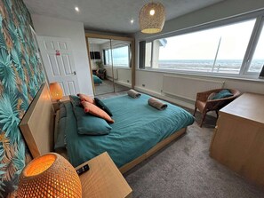 4 bedrooms, free WiFi, bed sheets - 4 bedroom accommodation in Thornton-Cleveleys, near Blackpool (Thornton-Cleveleys, near Blackpool)