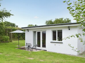 Exterior - 1 bedroom accommodation in Cross Inn (Cross Inn)