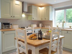 Dishwasher - 1 bedroom accommodation in Cross Inn (Cross Inn)