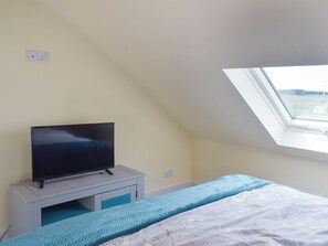 1 bedroom, free WiFi, bed sheets - UK7384 - The Hayloft (Darvel)