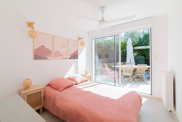 3 bedrooms, free WiFi, bed sheets, wheelchair access