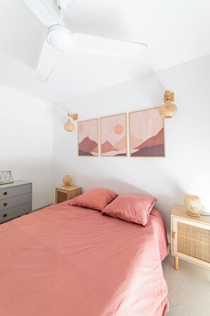 3 bedrooms, free WiFi, bed sheets, wheelchair access