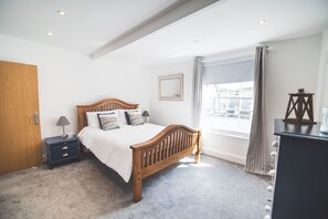 3 bedrooms - Top Storey (Dartmouth)