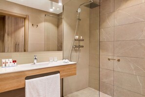 Articles de toilette écologiques, séchoir à cheveux, peignoirs