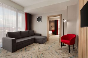 Executive Suite, 1 King Bed, Non Smoking | Minibar, in-room safe, desk, soundproofing - Ramada by Wyndham Targu JIU (Tirgu Jiu)