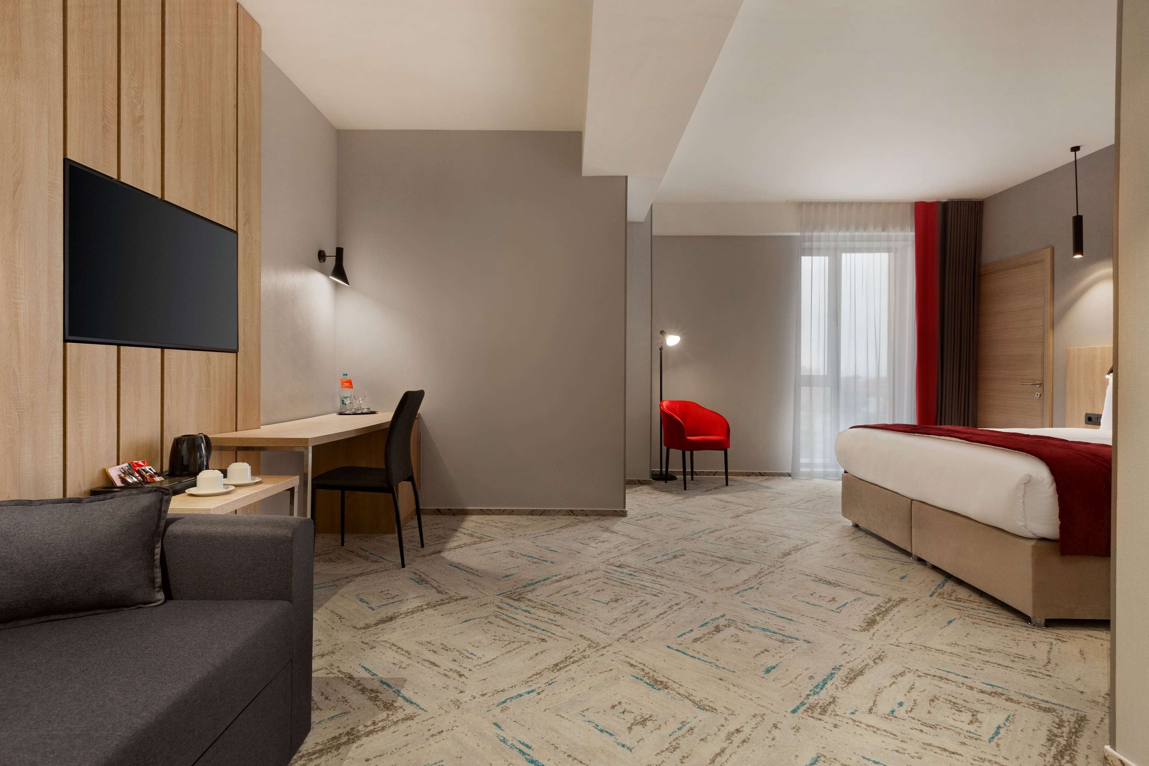 Minibar, in-room safe, desk, soundproofing