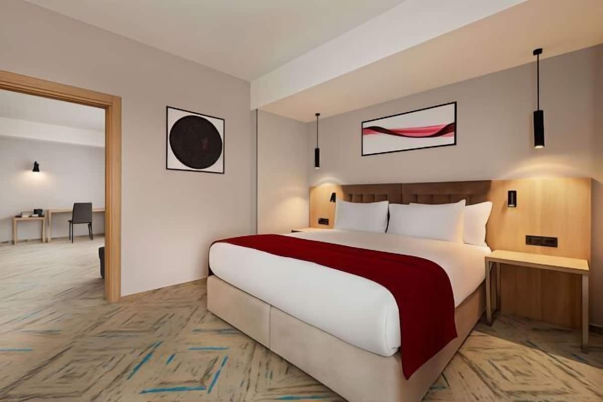 Minibar, in-room safe, desk, soundproofing