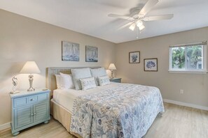 2 habitaciones, escritorio y tabla de planchar con plancha 