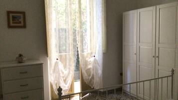 2 Schlafzimmer, Bügeleisen/Bügelbrett, Bettwäsche