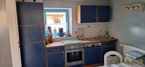 Kühlschrank, Mikrowelle, Ofen, Geschirrspüler