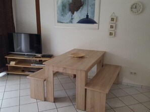 Unclassified image, 3 of 8, button