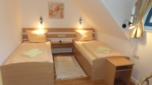 3 bedrooms, desk, travel crib, WiFi