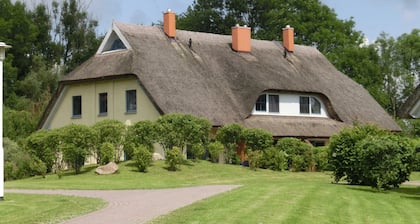 RMH Malve 3 - Reetdachhaus Malve 3 in the Feriendorf Puddeminer Wiek