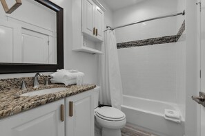 Casa (Multiple Bedrooms) | Interior