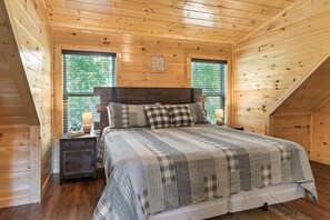 5 bedrooms, iron/ironing board, free WiFi, bed sheets - Heated Pool, Karaoke Bar,Games,HotTub,Mins to strip and 50% off Zipline (Sevierville)