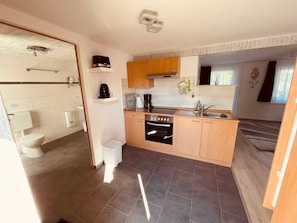 Réfrigérateur, micro-ondes, four, cafetière/bouilloire