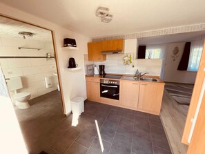 Fridge, microwave, oven, coffee/tea maker