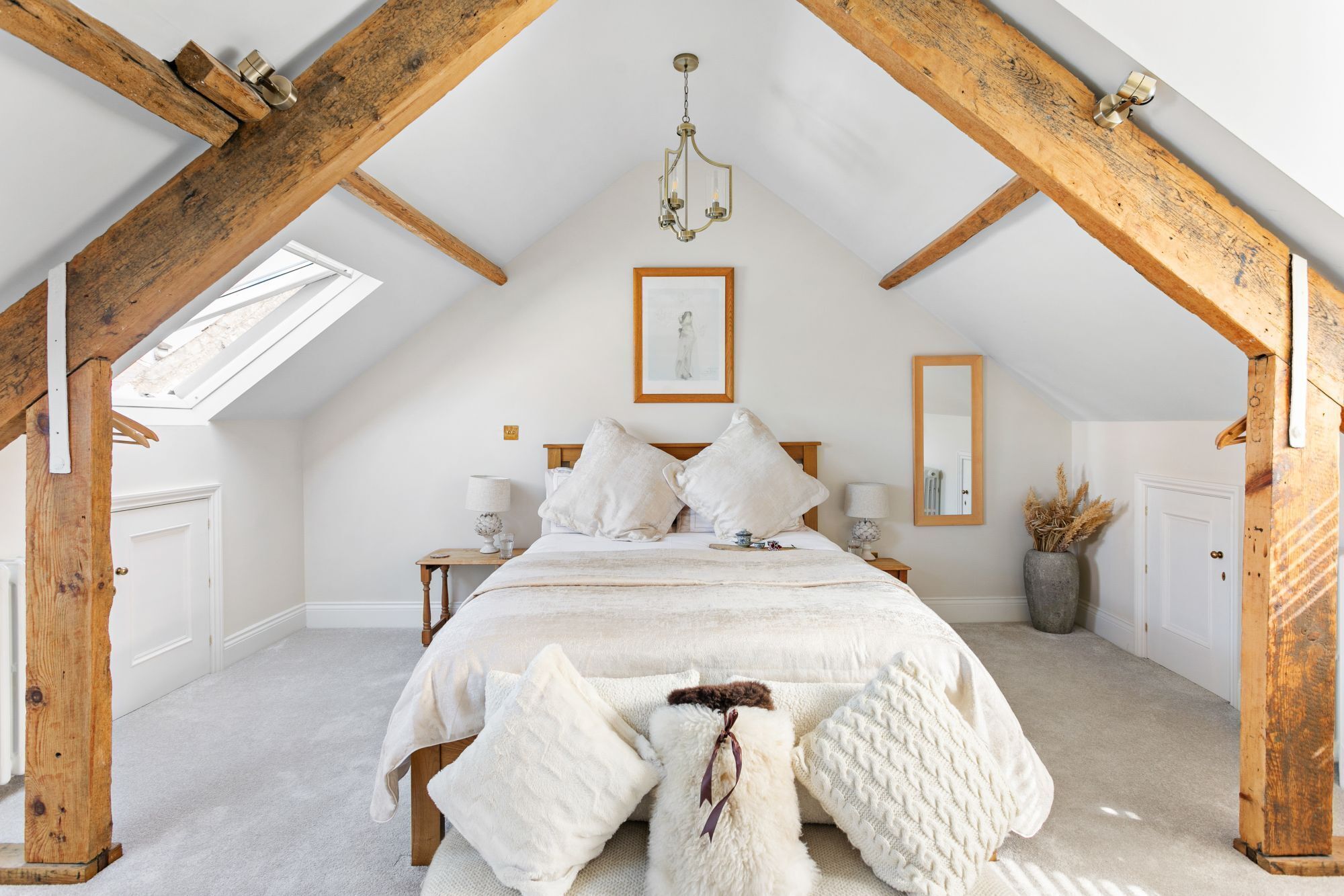 3 多间卧室、办公桌、熨斗/熨衣板、上网接入