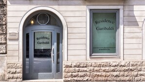 A building entrance with a sign reading "Residence Garibaldi."