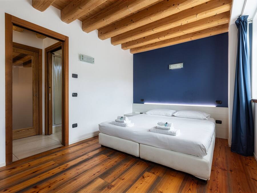 Premium-sengetøj, individuel indretning, skrivebord