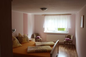 3 chambres, lit parapluie, Wi-Fi, draps fournis