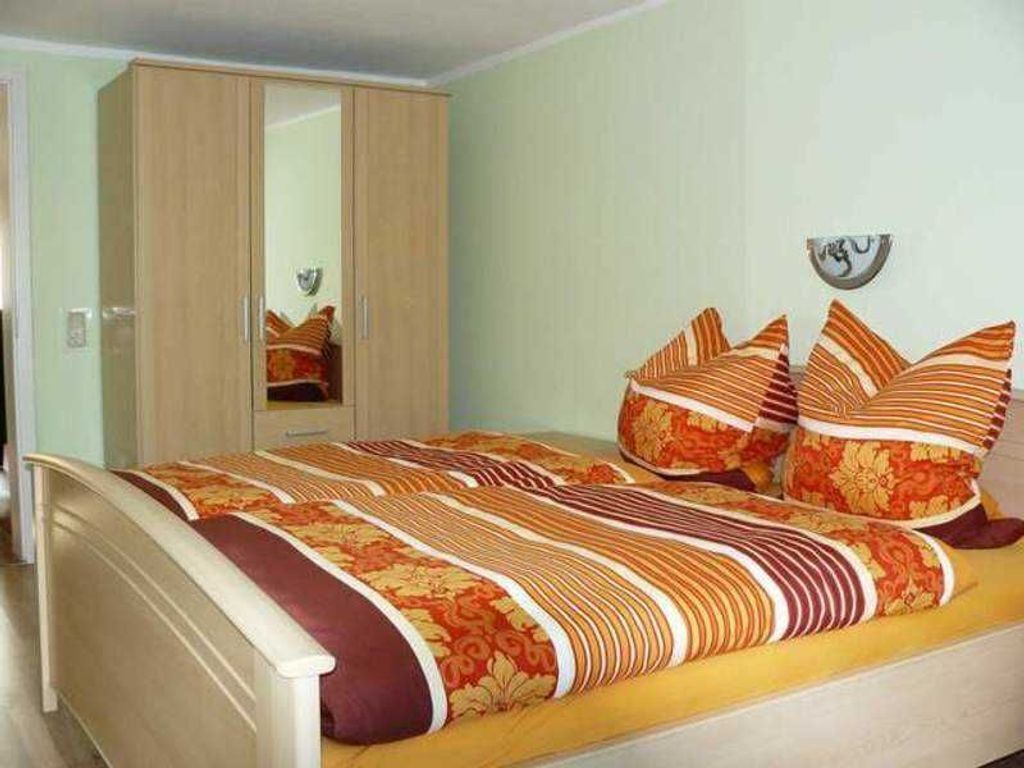 3 عدّة غرف نوم وسرير سفر وواي فاي وملاءات أسرّة