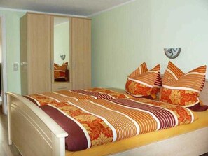 3 bedrooms, travel cot, WiFi, bed sheets - Vacation home (Boldekow)