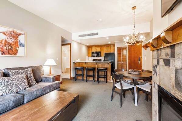 Smart TV, lareira, DVD player