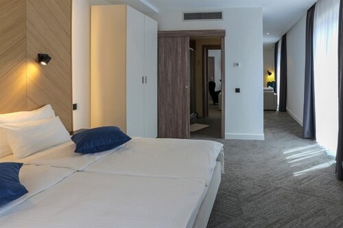 Hotel Mir