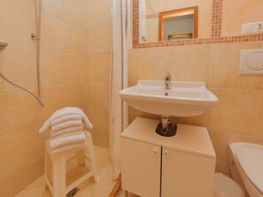 Haartrockner, Handtücher, Toilettenpapier