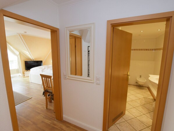 1 bedroom, in-room safe, WiFi, bed sheets