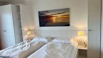 1 bedroom, in-room safe, WiFi, bed sheets