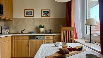 Fridge, microwave, oven, dishwasher