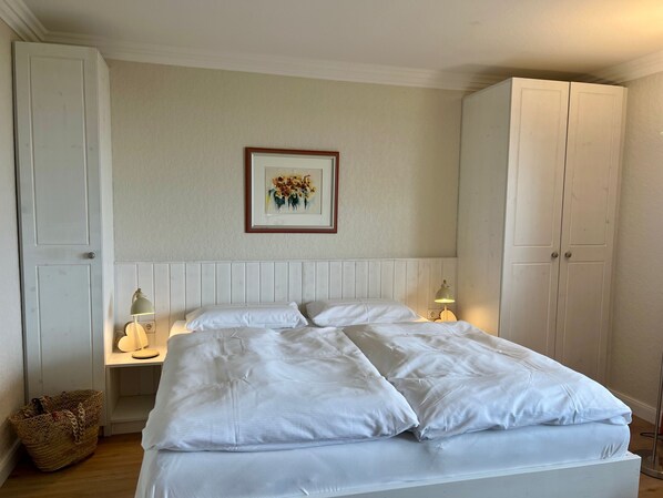 1 bedroom, in-room safe, WiFi, bed sheets