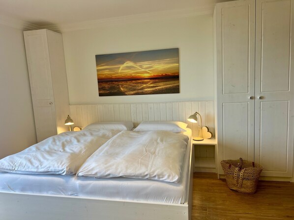 1 bedroom, in-room safe, WiFi, bed sheets