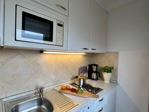 Unclassified image, 2 of 16, button