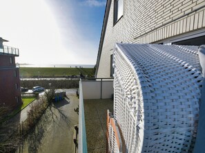 Unclassified image, 3 of 16, button