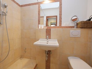 Unclassified image, 2 of 16, button