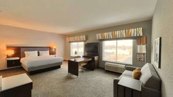 Studio, 1 King Bed, Refrigerator & Microwave (Wet bar) | Bed sheets