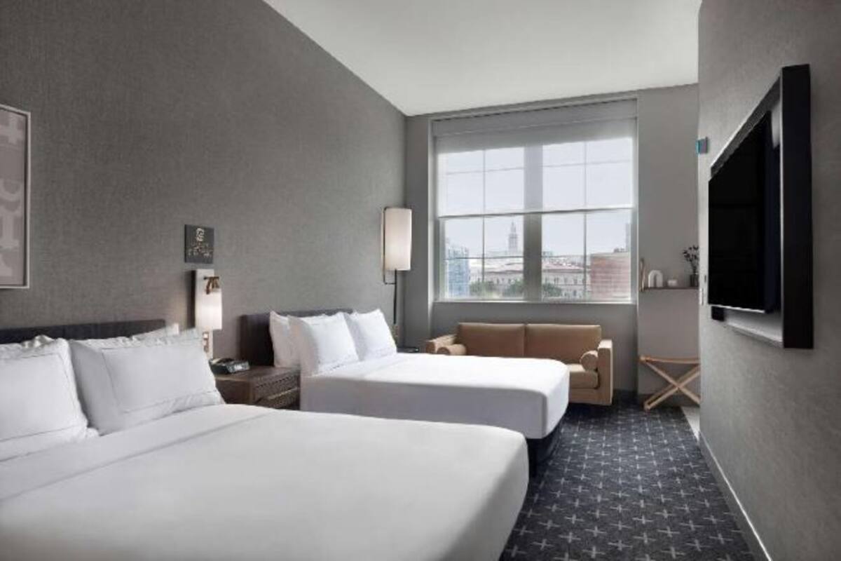 Ropa de cama de alta calidad, camas con pillow-top y escritorio 