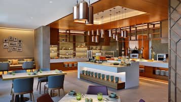 Petit déjeuner buffet (95 AED par personne)