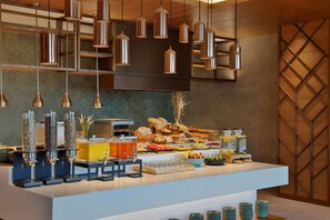 Tägliches Frühstücksbuffet gegen Gebühr