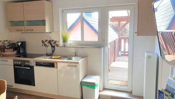 Fridge, oven, dishwasher, coffee/tea maker