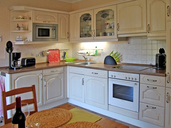 Køleskab, mikrobølgeovn, ovn, opvaskemaskine