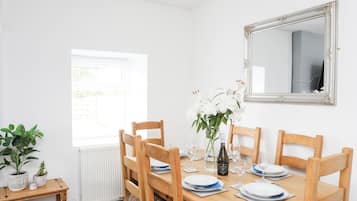 Cottage | Private kitchen | Fridge, microwave, electric kettle, toaster