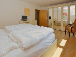 3 habitaciones, caja de seguridad en la habitación y cuna de viaje 